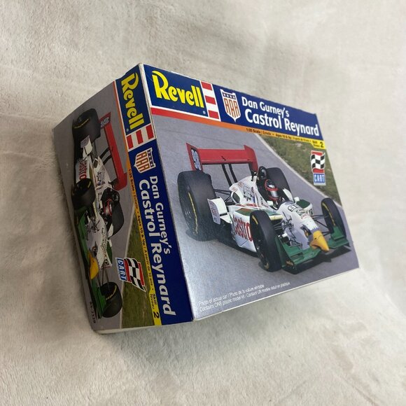 1999 REVELL DAN GURNEY'S CASTROL REYNARD RACE CAR PLASTIC MODEL KIT 1/25 SCALE - Picture 2 of 16